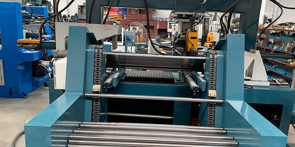 自動上下料去毛刺縮管沖孔彎管生產(chǎn)線